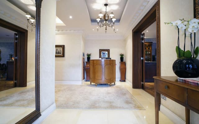 Ashburn Hotel - photo 2