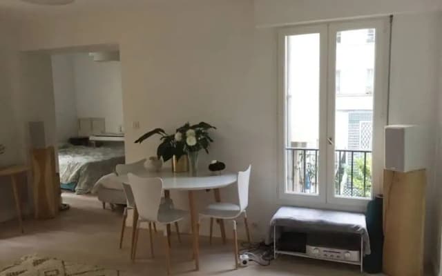 Flat In Le Marais With 2 Bedrooms - photo 3