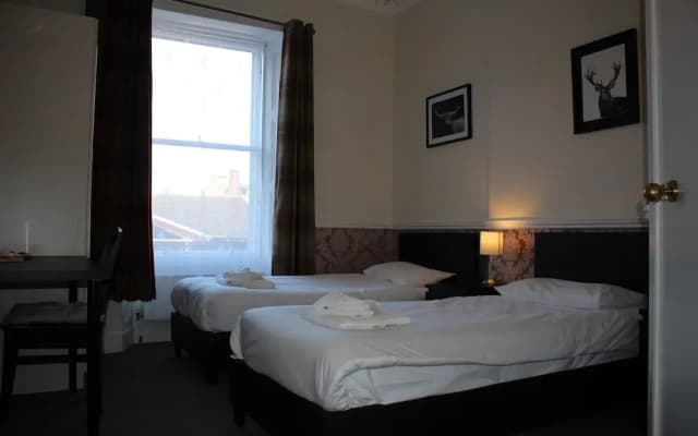 Ardmillan Hotel - photo 2