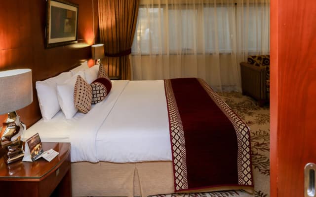 Ramee Royal Hotel - photo 4