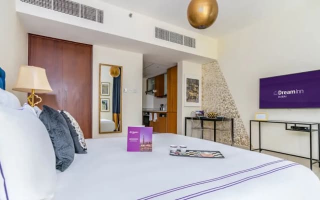 Dream Inn Apartments- Standpoint Tower - photo 5