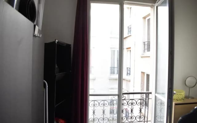 Parisian 1 Bedroom Apartment In The 18th - photo 4