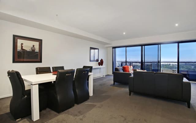 Southbank Apartments- Gallery Towers - photo 3