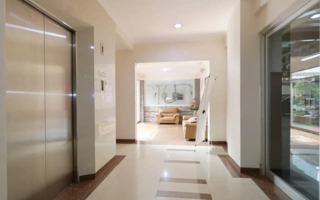Clover Residence Near Mall Ambassador - photo 4