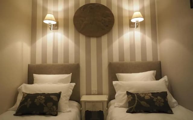 Saint Germain Elegant ChicSuites - photo 5