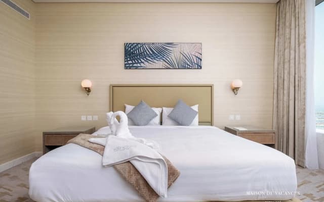 The Palm Tower 1 Corner Bedroom Dubai - photo 3
