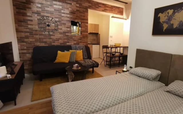 Charming 1-bed Apartment Located in Athina - photo 3