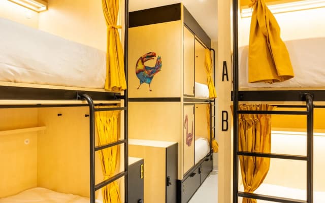 Petit Hostel Palacio Real - photo 5