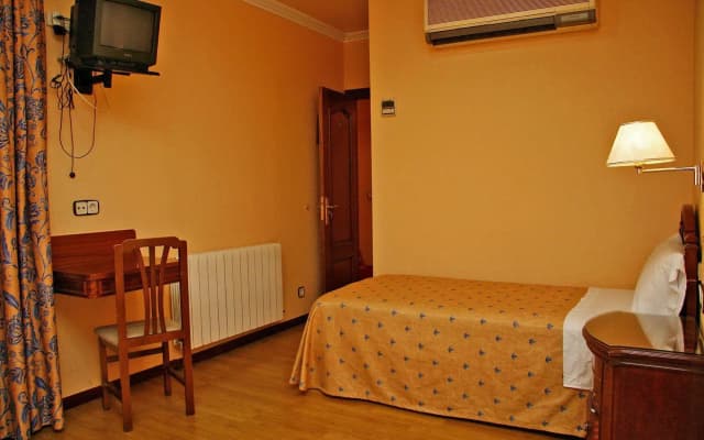 Hostal Victoria III - photo 4