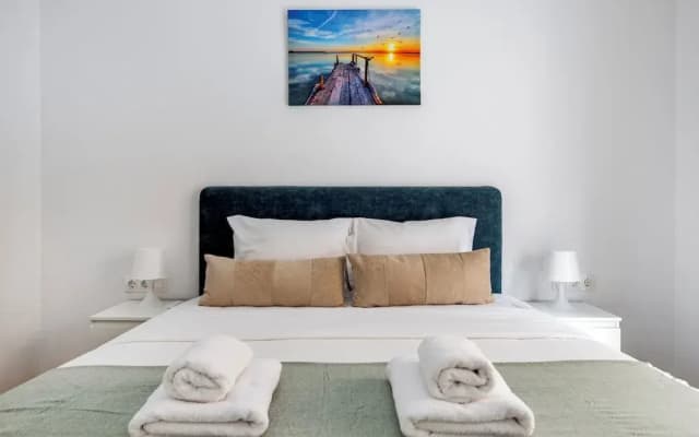 Cozyopolis - Timeless 3-BR in Athens - photo 2