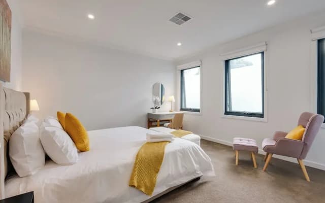 StayAU Stylish 4BR Home Ringwood - photo 4