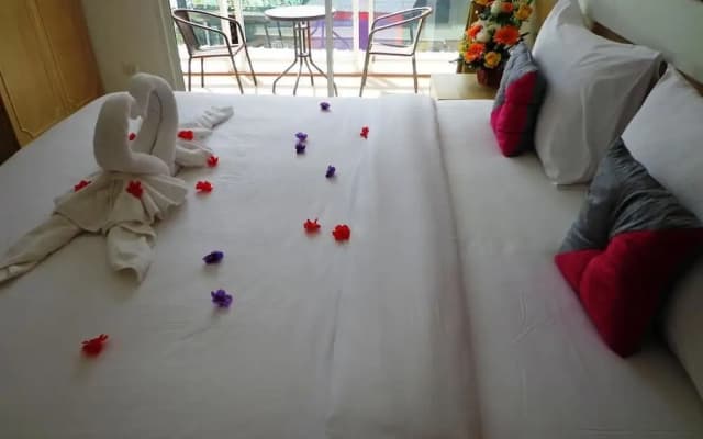 T & C Hotel Patong Beach - photo 3