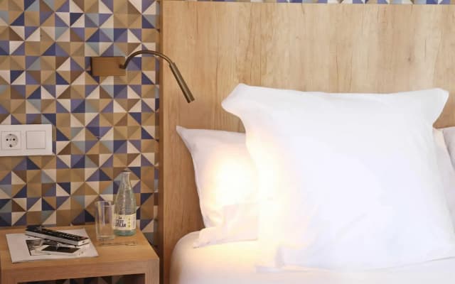 Chic & Basic Velvet Hotel - photo 4
