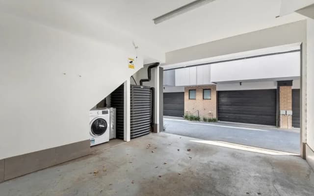 Comfortable 2BR Retreat With Balcony & Parking - photo 4