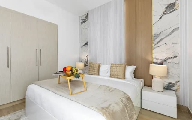 Maison Privee - Sleek Yas Getaway w/ Ferrari World and Canal Views - photo 2