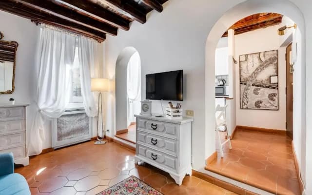 White Coronari Apartment - photo 2