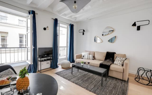 Beautiful new Apartment in a Pedestrian Street, Near Champs Elysees - photo 4