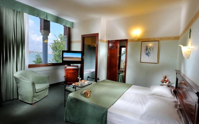 Russo Palace Hotel - photo 4