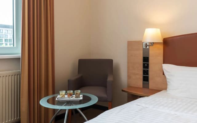 IntercityHotel Berlin Ostbahnhof - photo 4