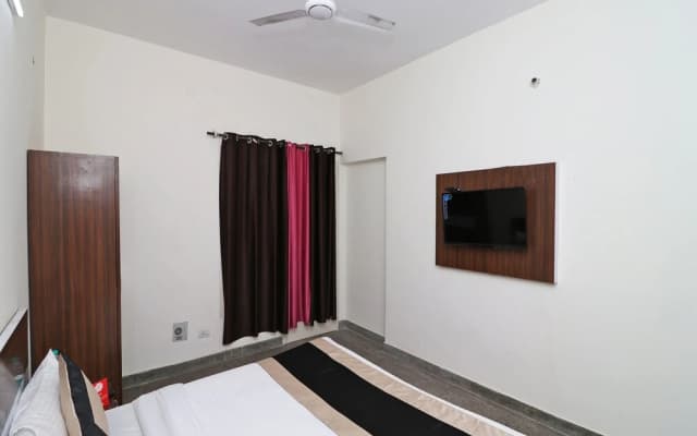 OYO 12942 Nathu Palace - photo 4