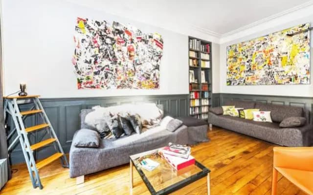 Large & Bright Apartment, Central Paris, Montmartre-Opéra, Picturesque Rue des Martyrs - photo 4