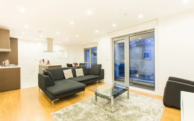 Two Bedroom Apartment Aldgate - photo 3
