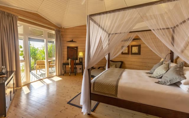 Komandoo Maldives Island Resort - photo 3