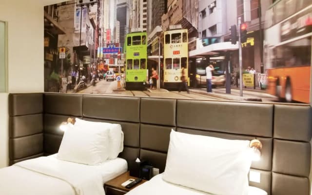 Dash Living On Hollywood - photo 2