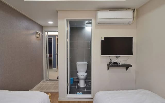 Red Guest House - photo 4