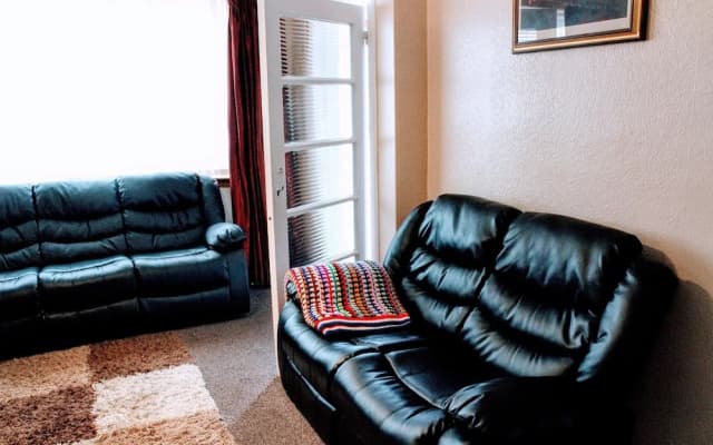 3 Bedroom Central House - photo 3