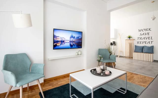 Travellers Hut apartment in Neos Kosmos - photo 3