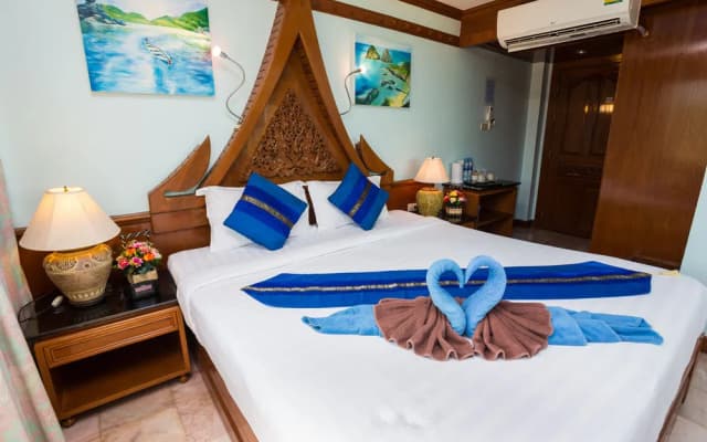 Patong Beach Bed and Breakfast - photo 5