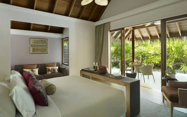 Dusit Thani Maldives Resort - photo 2