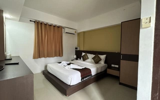 MM Hill Hotel - photo 4