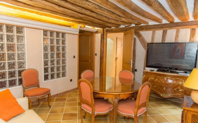 Saint-Germain des Pres Apartment - photo 4