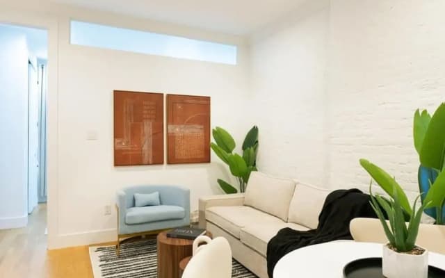 1290-8 New Renovated 2 Bedrooms in UES - photo 2