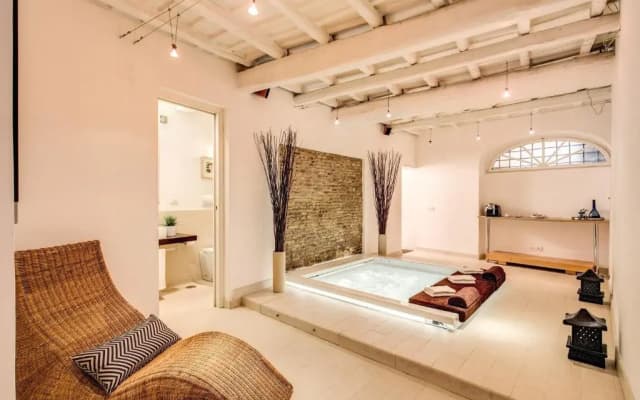 YH Jacuzzi Suite - photo 5