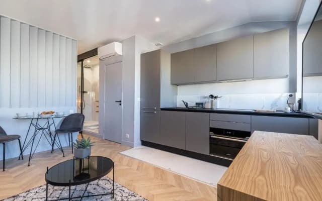 SMARTBNB - Dernier etage Ascenseur - 1 min Plage et Zone Pietonne - photo 3