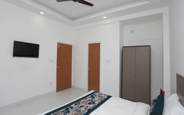 Hotel Gaurav Continental - photo 2