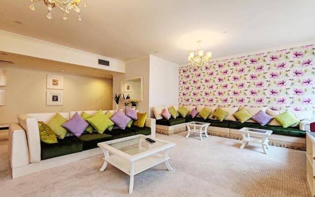 Dubai Marina beautiful apartment with water view - photo 2