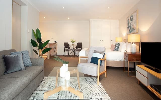 York St Apartment - photo 5