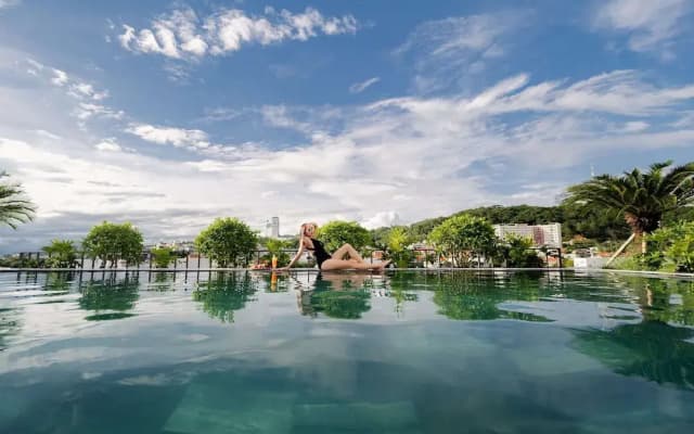River Way Hotel Ha Long - photo 3