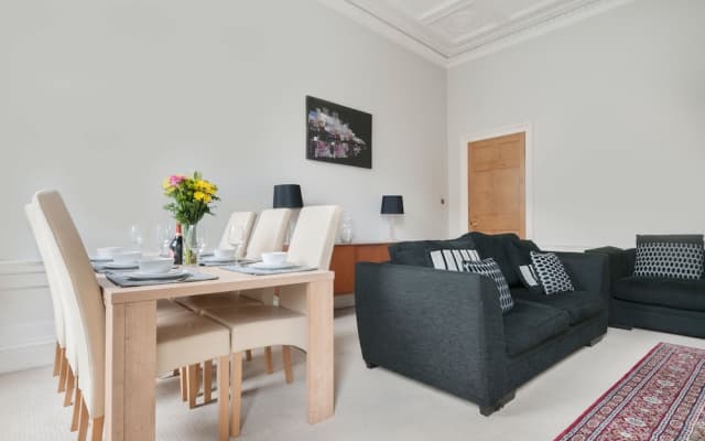 Gloucester Place Georgian Apartment - photo 2