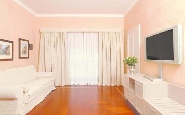Colosseo Studio Suites - photo 2