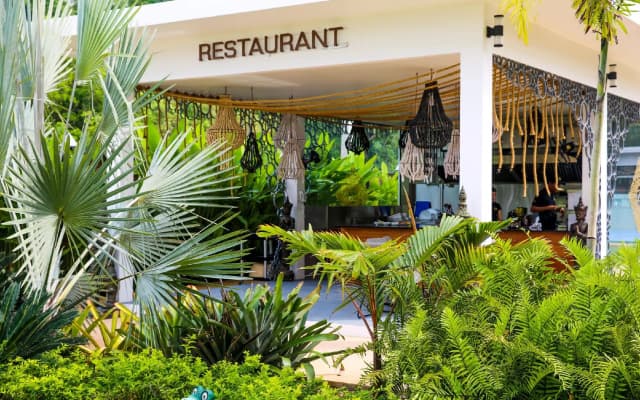 Zee Luxury Boutique Hotel - photo 3