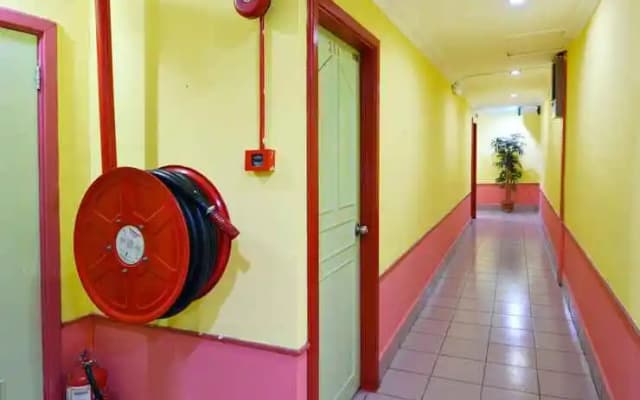 Mandarin Inn - photo 2
