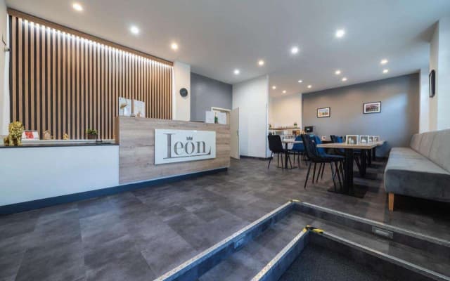 Leon hotel - photo 2