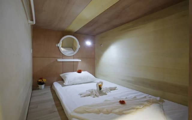 WhyNot Backpackers Capsule Hostel - photo 3