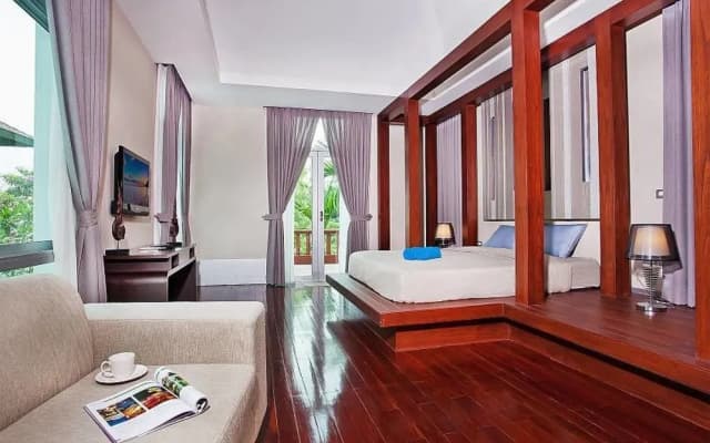 Jomtien Waree 9 with 6 bedrooms - photo 4