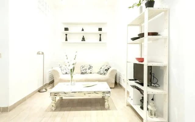 Apartment with One Bedroom in Madrid - photo 2